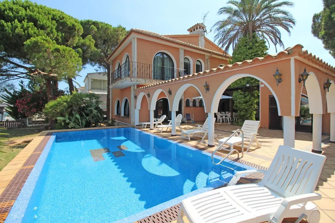 Apart-Rent Villa Requesens 0003 Empuriabrava