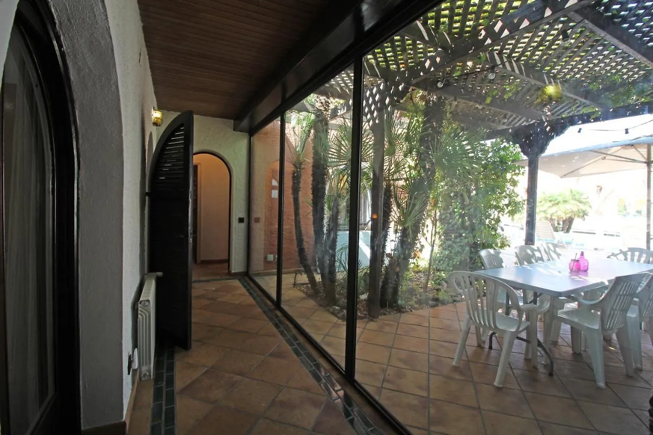 Apart-Rent Villa Requesens 0003 Empuriabrava